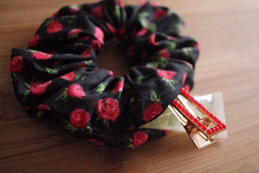 Red Roses Zipper Scrunchie